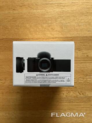 Cámara sin espejo Sony ZV-E10 con lente 16-50 mm f/3.5-5.6 II (Negra)